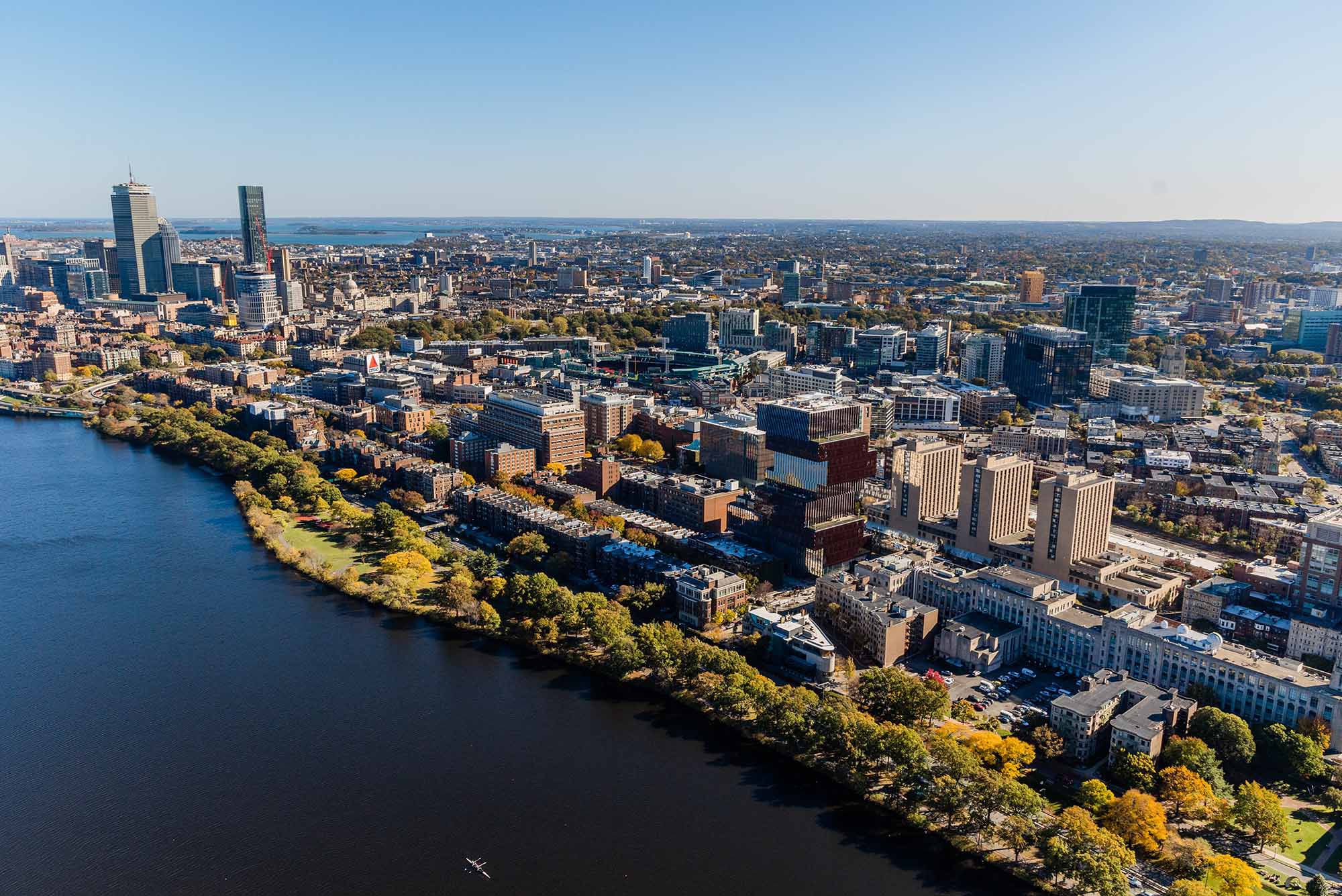 Illustration de l’article De décentralisé à unifié : comment Boston University a mis en place un système d'évaluation centralisé avec Explorance Blue 