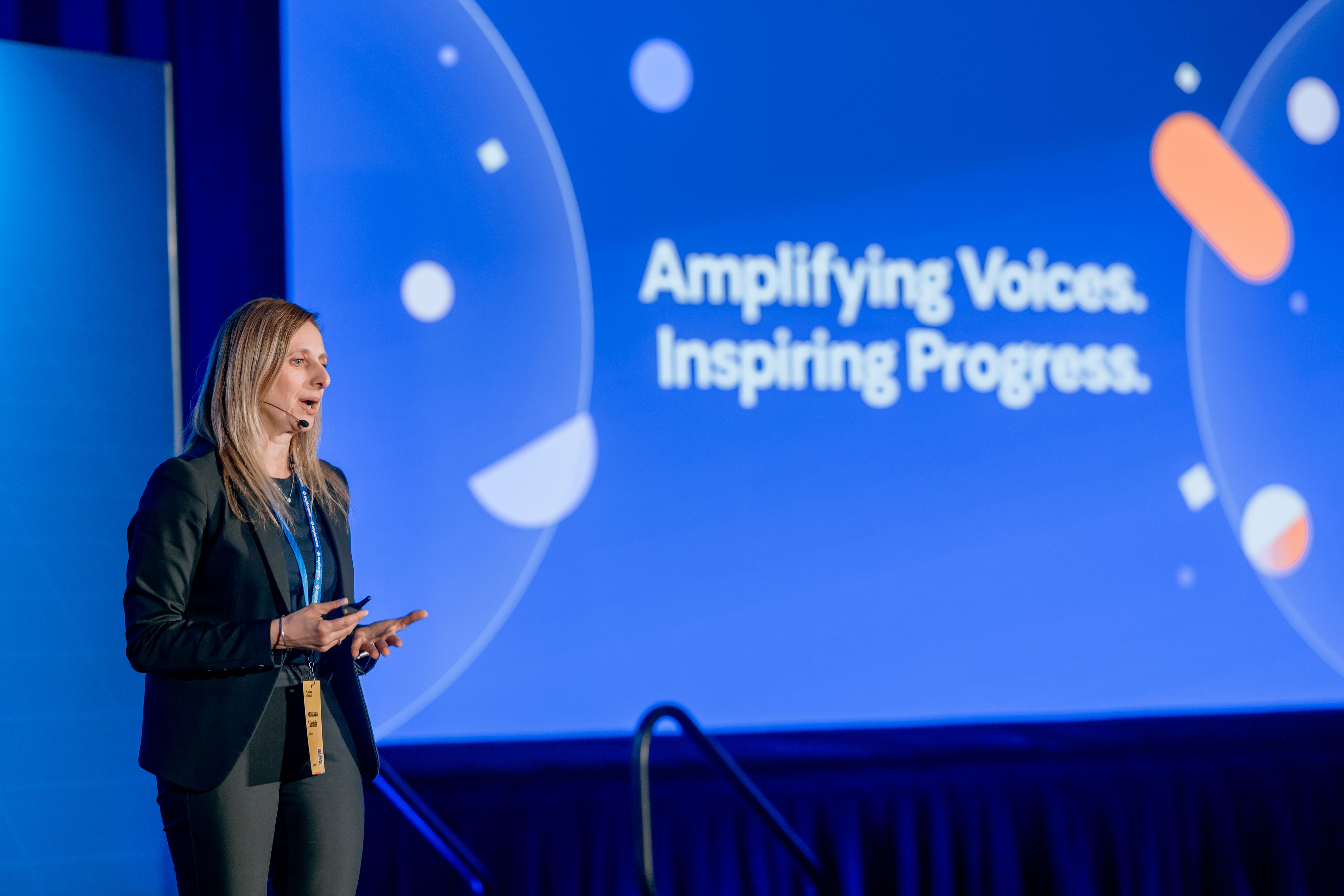 Illustration for the article Shaping Explorance World into a World-Class Learning Event with Explorance Metrics That Matter