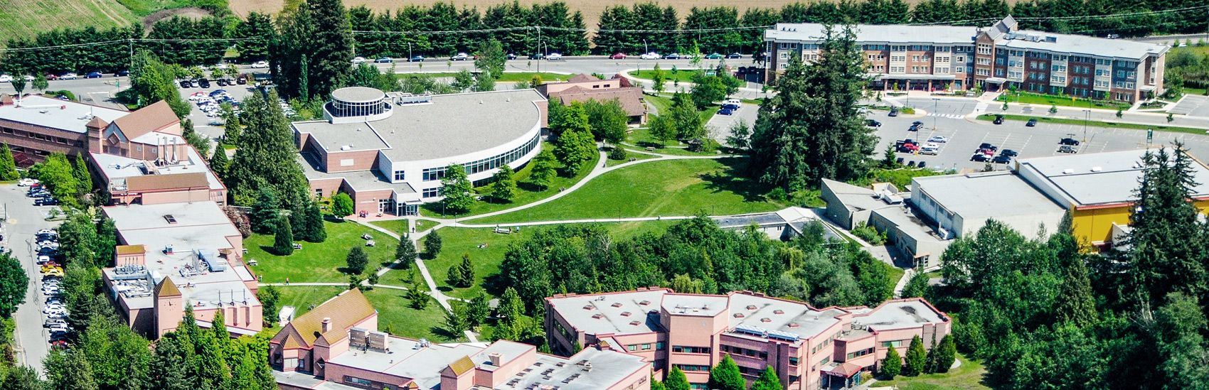 Illustration de l’article L'Université de la vallée du Fraser choisit Explorance Blue pour moderniser les évaluations de l'enseignement et améliorer l'analyse du Feedback