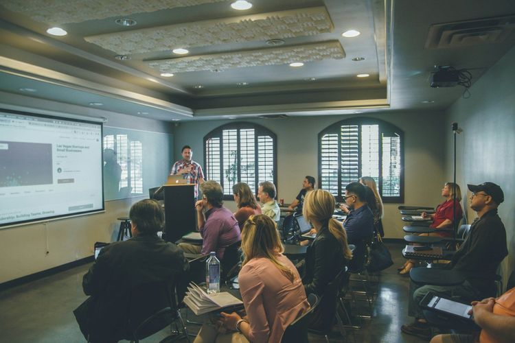 https://marketing-web-production-strapi.azurewebsites.netEmployees take part in a corporate training session led by a facilitator