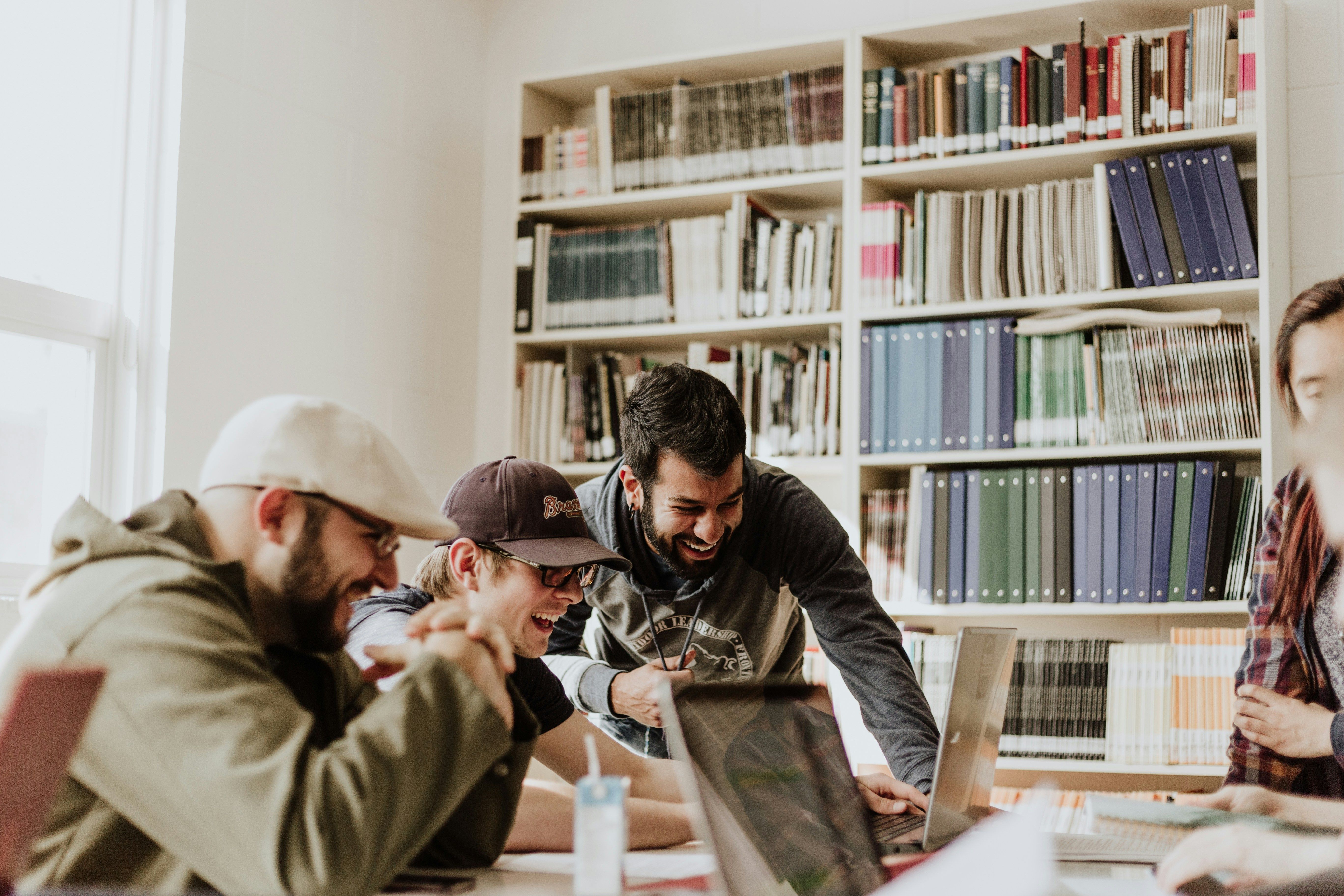 Explorance MLY : analyse qualitative alimentée par l'IA pour l'enseignement supérieur.