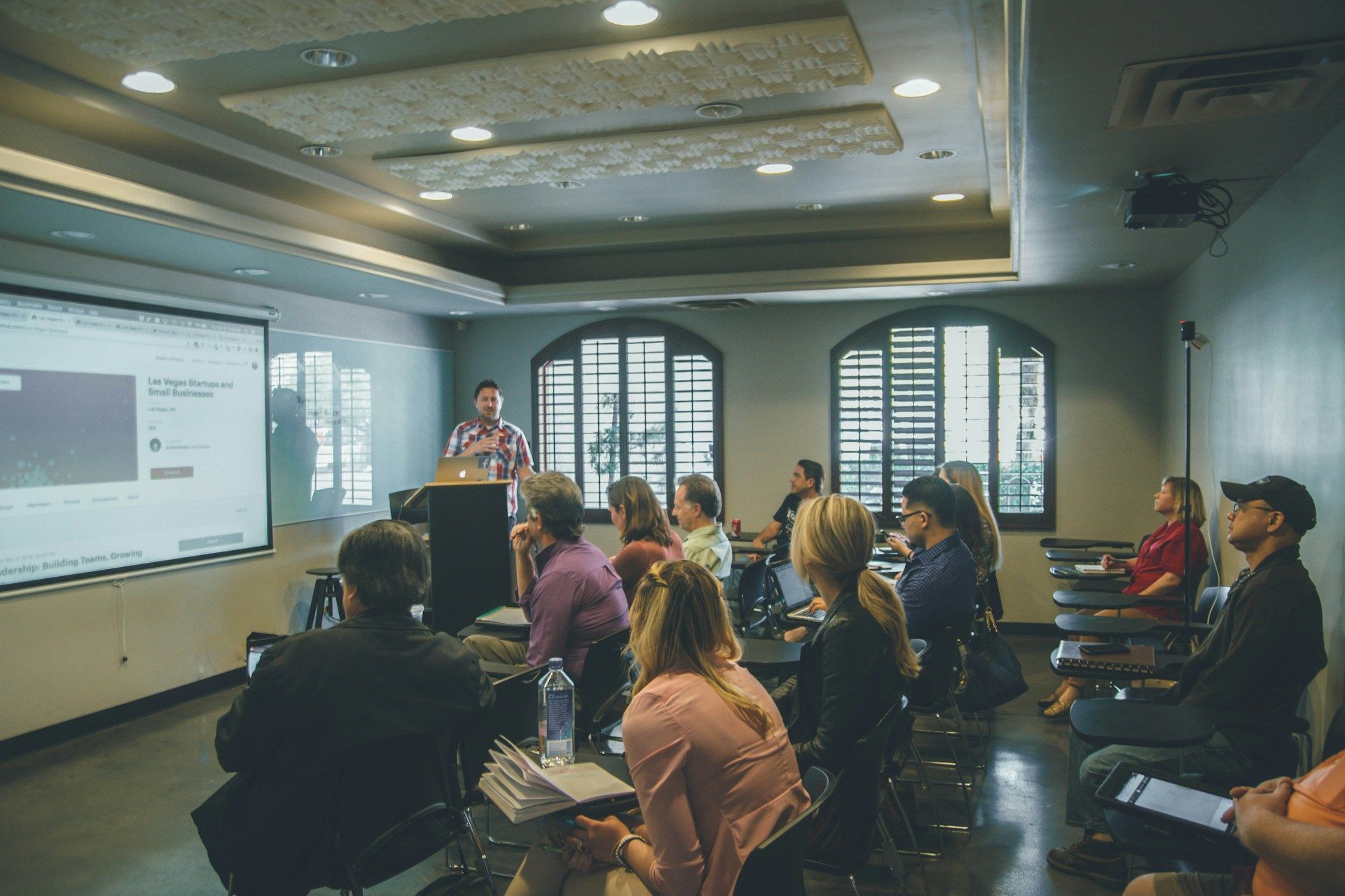 Illustration for the article Employees take part in a corporate training session led by a facilitator